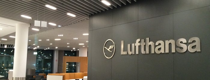 Lufthansa Business Lounge A13 is one of Lieux qui ont plu à Aptraveler.