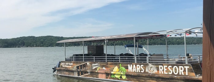 Mars Restaurant & Resort is one of สถานที่ที่ Cherri ถูกใจ.