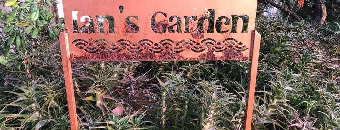 ian's Garden is one of สถานที่ที่ Joey ถูกใจ.