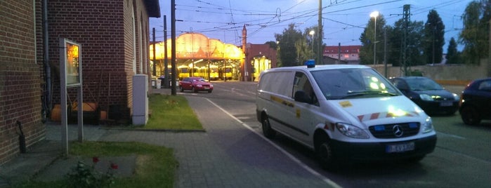 H Betriebshof Köpenick is one of Berlin tram line 62.