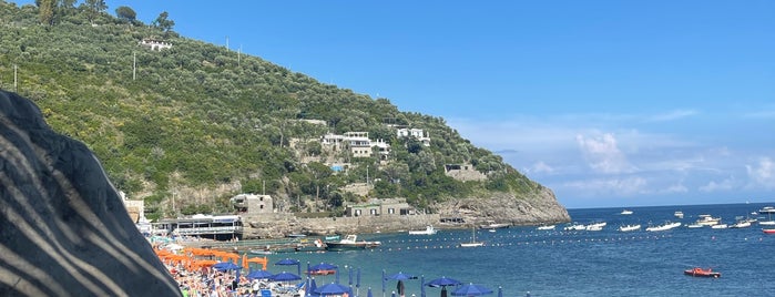 Mary's Beach is one of Napoli e Costiera.