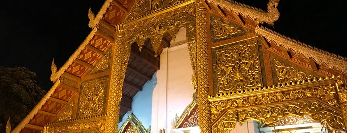 Wat Phra Singh Waramahavihan is one of Lugares favoritos de Javier G.