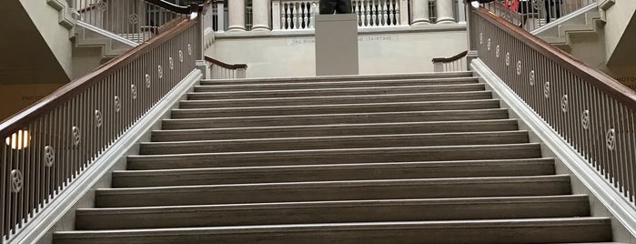 The Art Institute of Chicago is one of Javier G'ın Beğendiği Mekanlar.