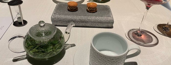 Orchid Restaurant 蘭 is one of 《臺北米其林指南》 2018 餐盤餐廳 MICHELIN Guide Taipei.