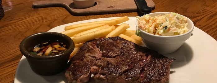 Outback Steakhouse 名古屋栄店 is one of favorite.