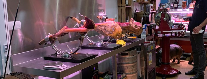 La Jamoneria is one of anthony'un Beğendiği Mekanlar.