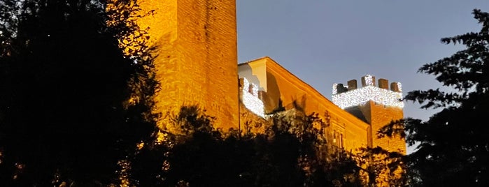 Castelo de Óbidos is one of anthony : понравившиеся места.