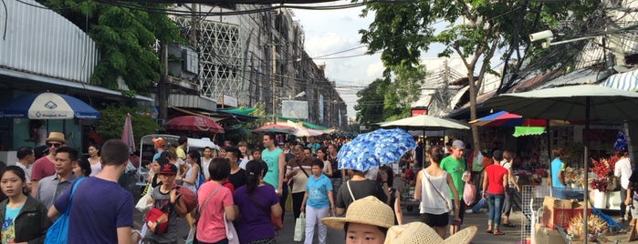 Chatuchak Weekend Market is one of Locais curtidos por Cathy.