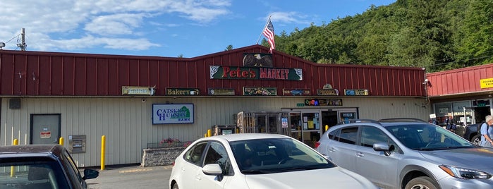 Pete's Market is one of Lieux qui ont plu à The Traveler.