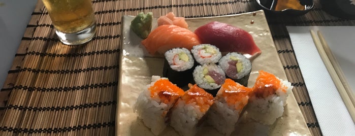 Wasabi Sushi Bar is one of Restaurantes japoneses favoritos.