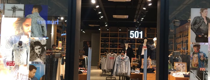 Levi's Store is one of Cenkさんのお気に入りスポット.