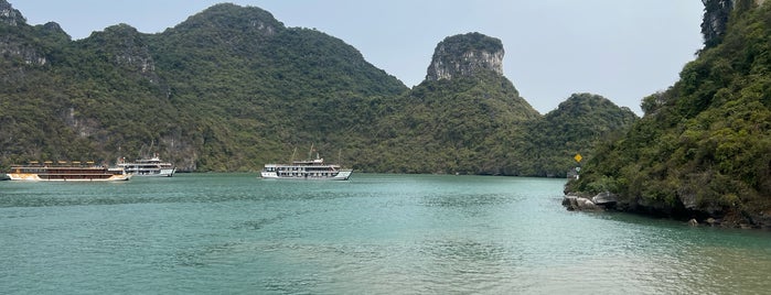 Ha Long Bay is one of Asia.
