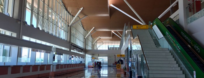 Aeropuerto El Loa (CJC) is one of Posti che sono piaciuti a Alan.
