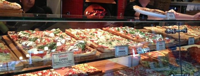 Carluccio's Coal Fired Pizza is one of สถานที่ที่ Irene ถูกใจ.