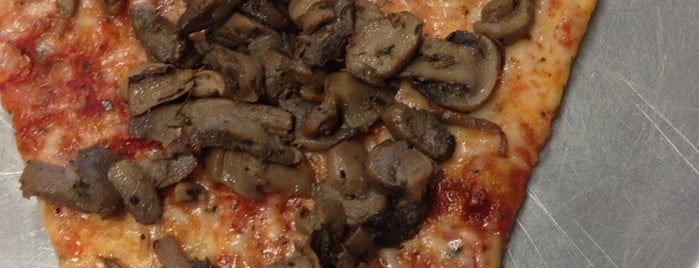 Italian Village Pizza is one of Locais curtidos por Emanuel.