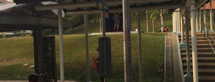 Bus Stop 14389 (Opp Blk 109) is one of Singapur.
