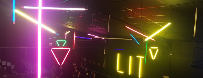 Lit Bar is one of Bares e pubs.