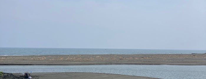 花水川橋 is one of around Hiratsuka beach.