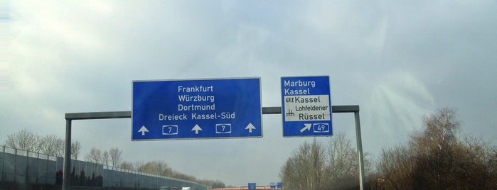 Kreuz Kassel-Mitte (79) (2) is one of Autobahnkreuze in Deutschland.