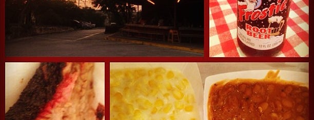 Rudy's Country Store And Bar-B-Q is one of San Antonio Hangouts.