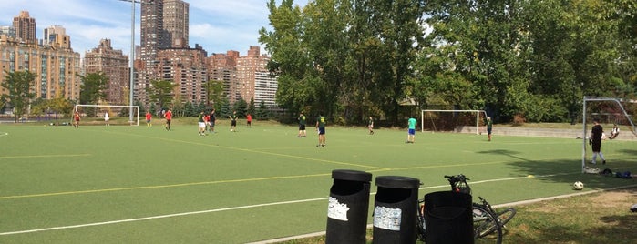 Roosevelt Island Soccer Turf is one of Lugares guardados de Kimmie.