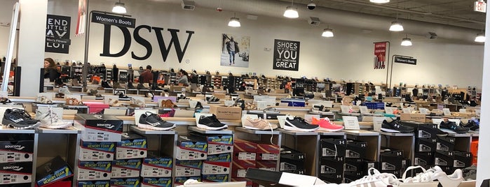 DSW Designer Shoe Warehouse is one of Locais curtidos por Mary Toña.