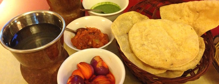 Mumtaz Halal Indian Restaurant is one of สถานที่ที่ Kavitha ถูกใจ.