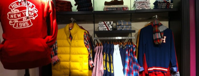 Tommy Hilfiger is one of Locais salvos de murat.