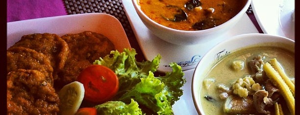 Tanta's Thai Restaurant is one of Tempat yang Disukai Alenа.