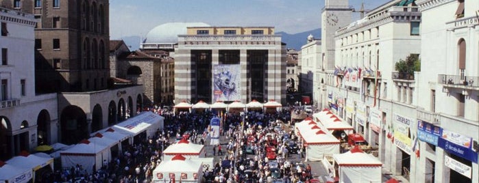 Piazza della Vittoria is one of Brecsina.