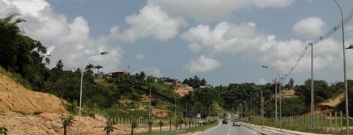 Avenida Pierre Chalita is one of Principais Ruas e Avenidas de Maceió.