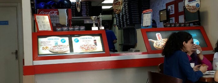 Domino's Pizza is one of สถานที่ที่ Sevinç ถูกใจ.