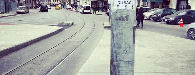 Çarşı / Osmanağa Tramvay Durağı is one of Posti salvati di Gül.