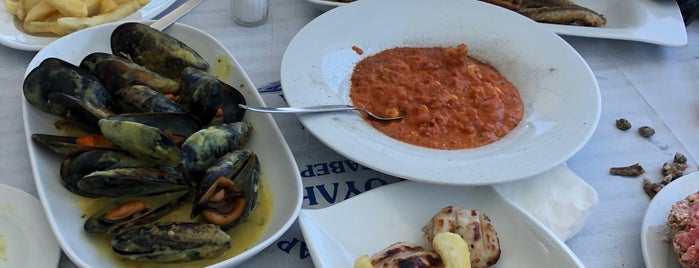 Ρούλης is one of Favourite food spots around Greece.