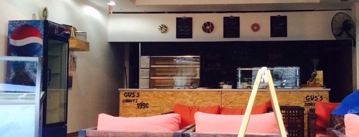 Gus's Donuts & Pizza is one of i.amg.i 님이 저장한 장소.