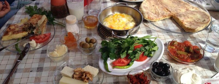 Köyüm gözleme ve kahvalti evi is one of Posti che sono piaciuti a Erhan.
