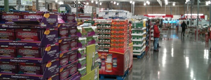 Costco is one of Orte, die Shelly gefallen.