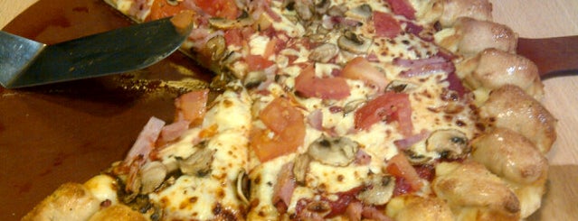 Pizza Hut is one of Locais curtidos por Katia.