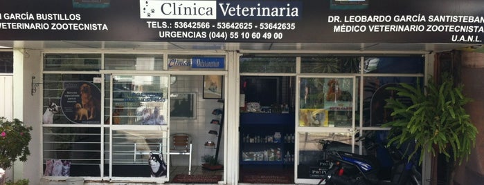 Clinica Veterinaria Drs. García is one of Locais curtidos por Fernando.