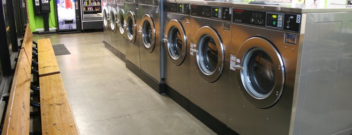 Quik Wash Laundry is one of สถานที่ที่ A ถูกใจ.