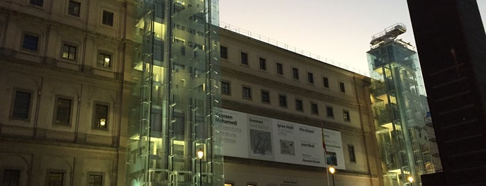 Museo Nacional Centro de Arte Reina Sofía (MNCARS) is one of Bea'nın Beğendiği Mekanlar.