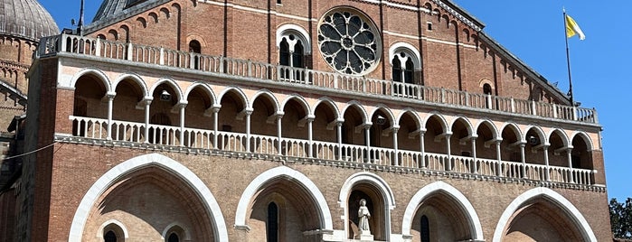 Basilica di Sant'Antonio da Padova is one of Palácios / Mosteiros / Castelos.