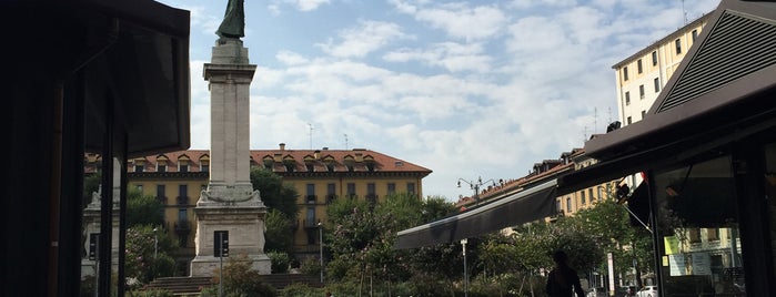 Piazza Risorgimento is one of Lugares favoritos de Bea.