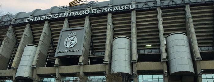 Estadio Santiago Bernabéu is one of Tempat yang Disukai Bea.