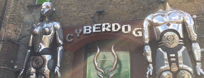 Cyberdog is one of Lieux qui ont plu à Bea.