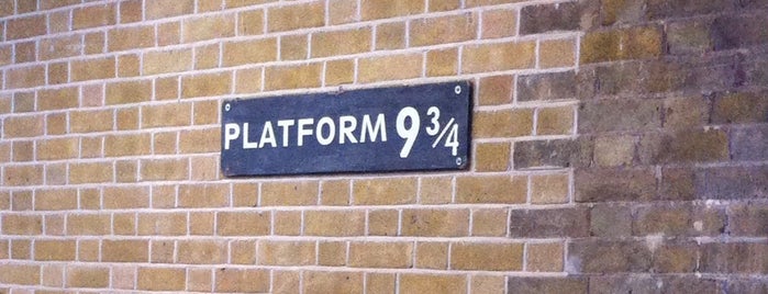 Platform 9¾ is one of Tempat yang Disukai Bea.