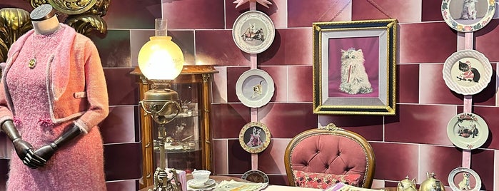 Umbridge's Office is one of Must-go theme parks.