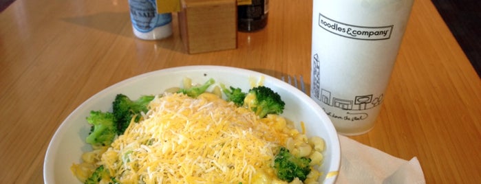 Noodles & Company is one of Bernadetteさんのお気に入りスポット.