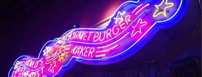 Red Robin Gourmet Burgers and Brews is one of Dan : понравившиеся места.