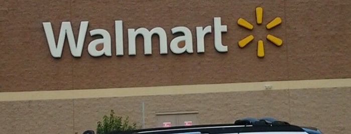 Walmart Supercenter is one of Lugares favoritos de Terri.